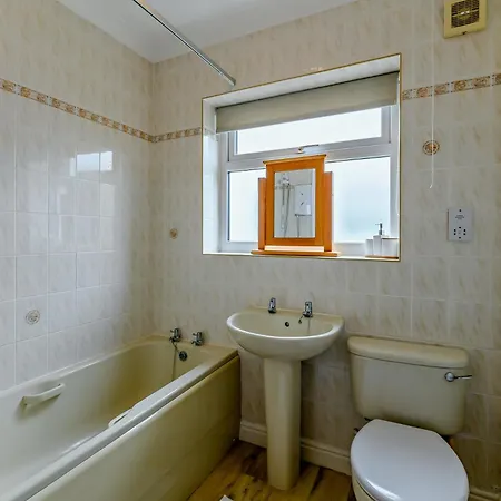 2 Bed In 91622 펜션 스카버러